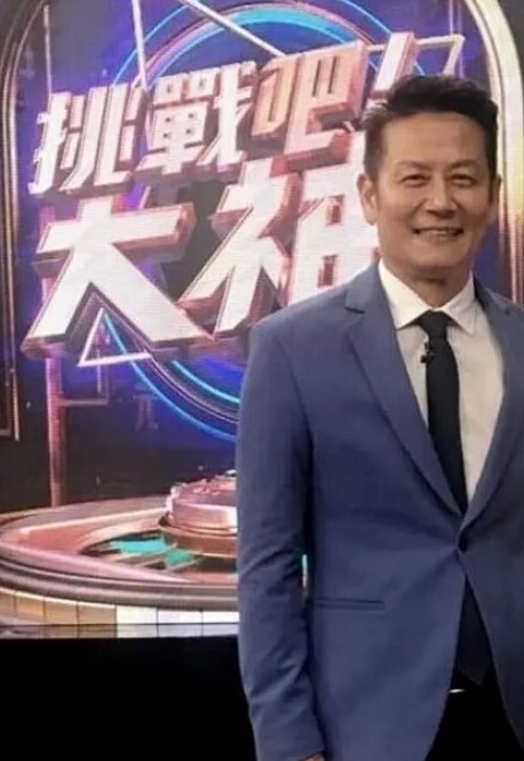 直播白皙粉乳妹子2 - 十万部AV海报